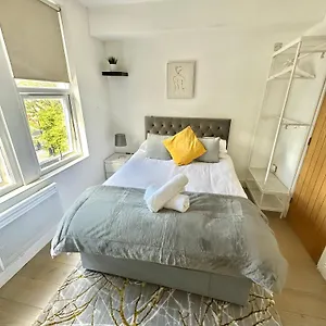 Cosy En-suite In Stratford London